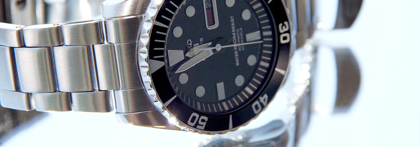 SEIKO SNZF17J1。スマートでハンサム。クリーンなフェイスが魅力の丘